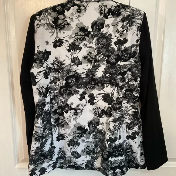 Tahari Black and White Floral Blazer - Picture 5 of 5